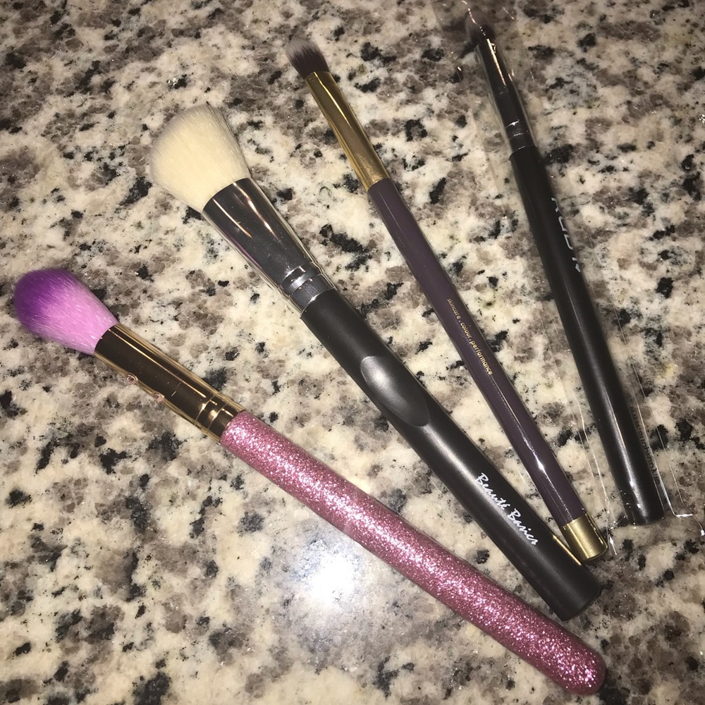 Assorted makeup brush bundle NWOT